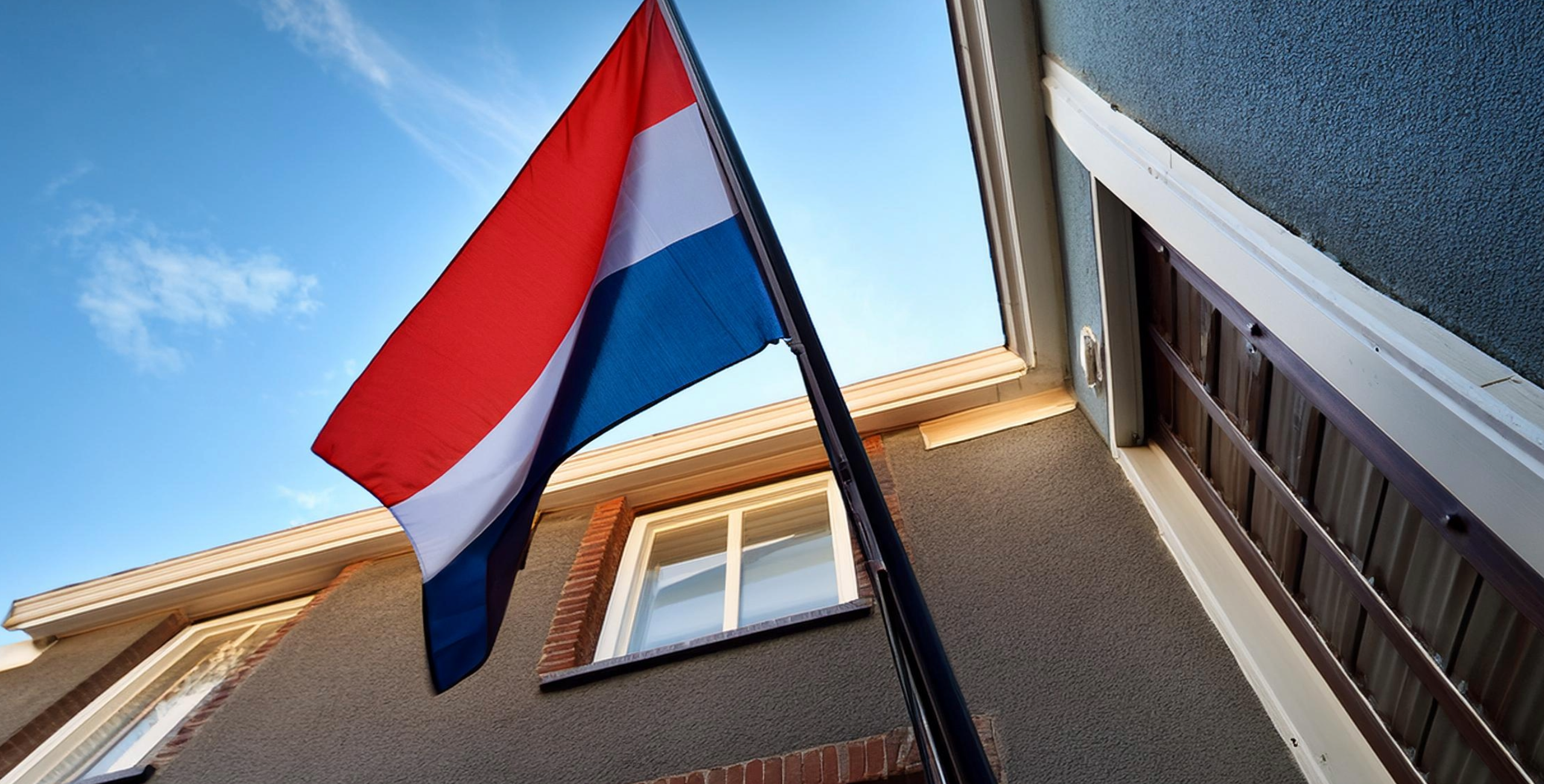 nederlandse vlag aan woonhuis